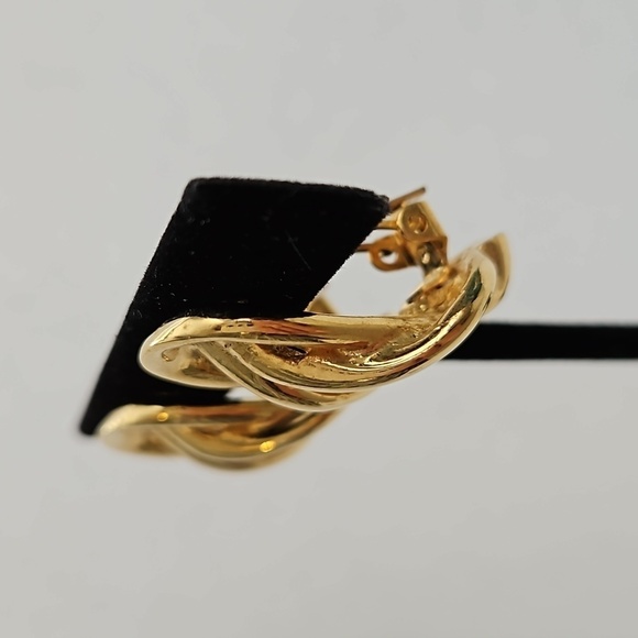 PAOLO GUCCI Gold Tone Twisted Clip-on Earrings - Picture 2 of 5